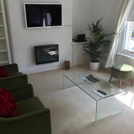 Charming Flat Centrally Located ลอนดอน ภายนอก รูปภาพ